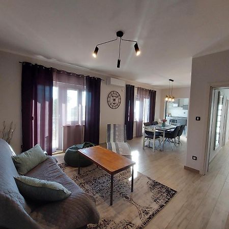 Family Apartment Cathy Galižana Buitenkant foto