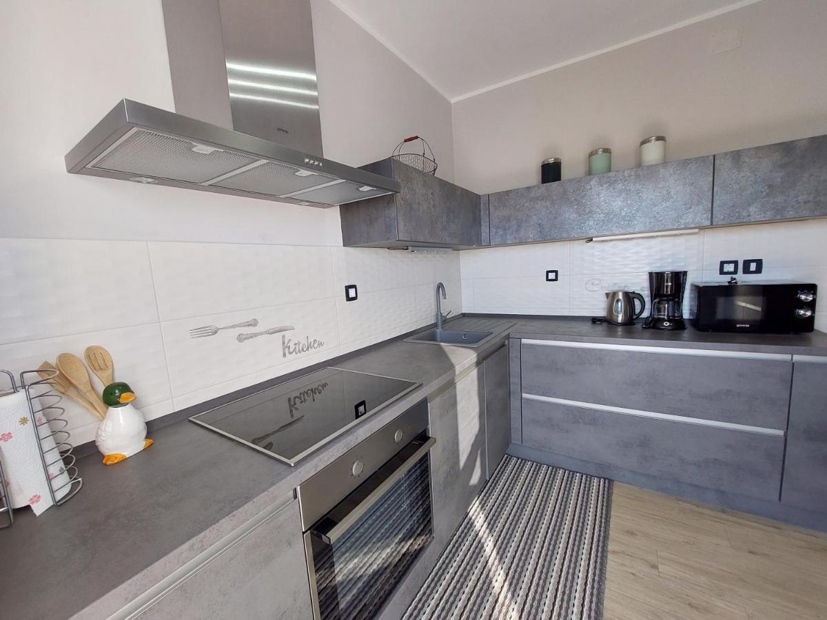Family Apartment Cathy Galižana Buitenkant foto