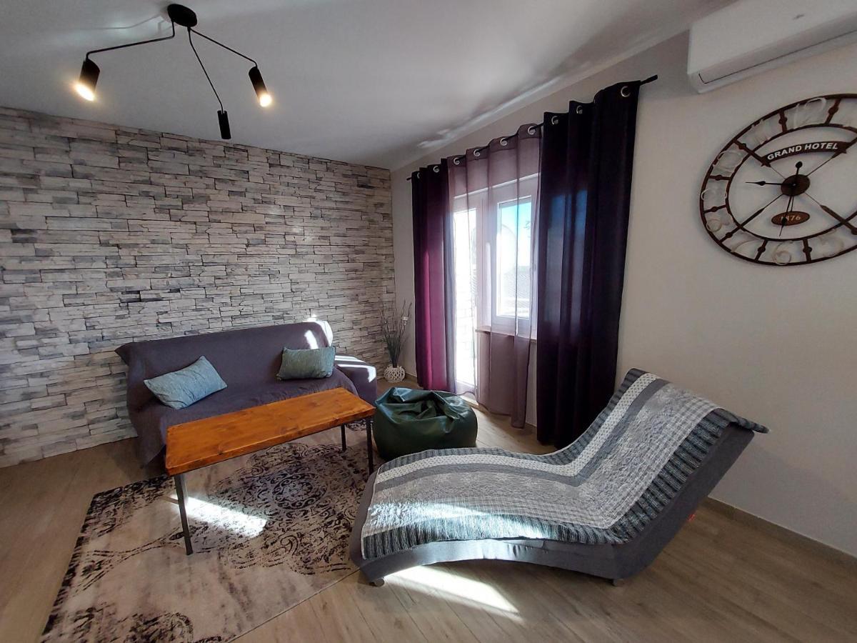 Family Apartment Cathy Galižana Buitenkant foto