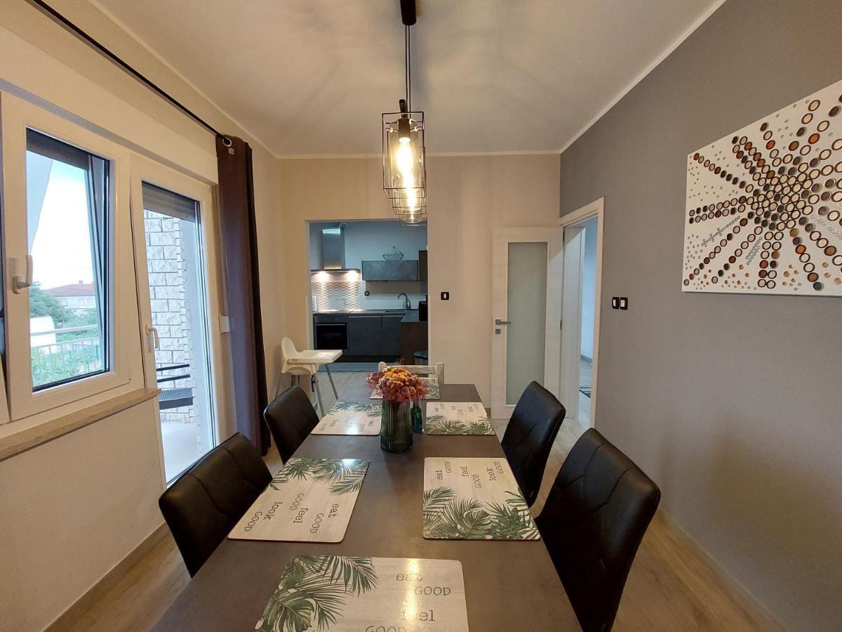 Family Apartment Cathy Galižana Buitenkant foto