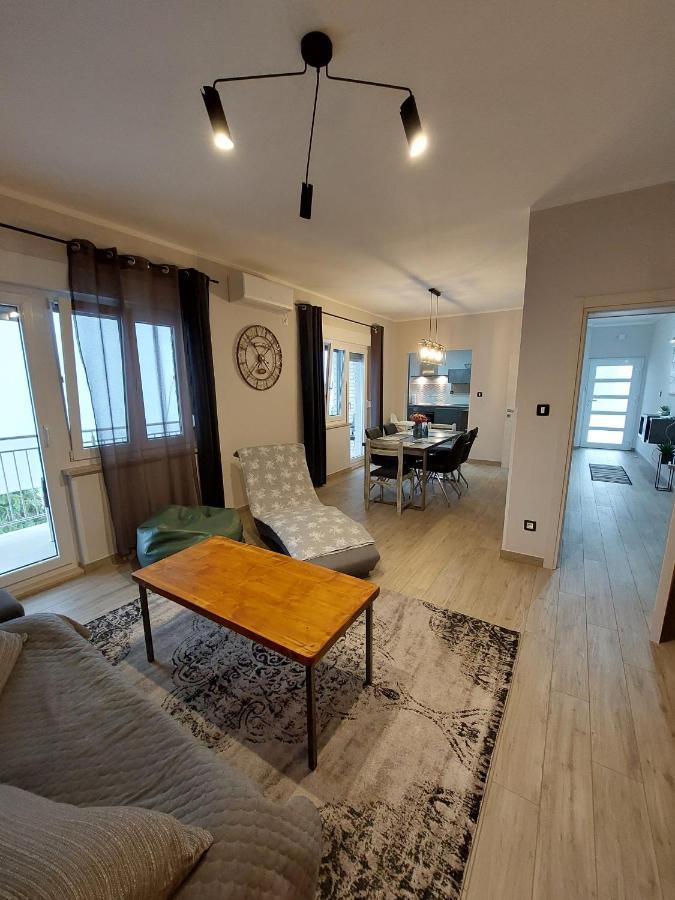 Family Apartment Cathy Galižana Buitenkant foto