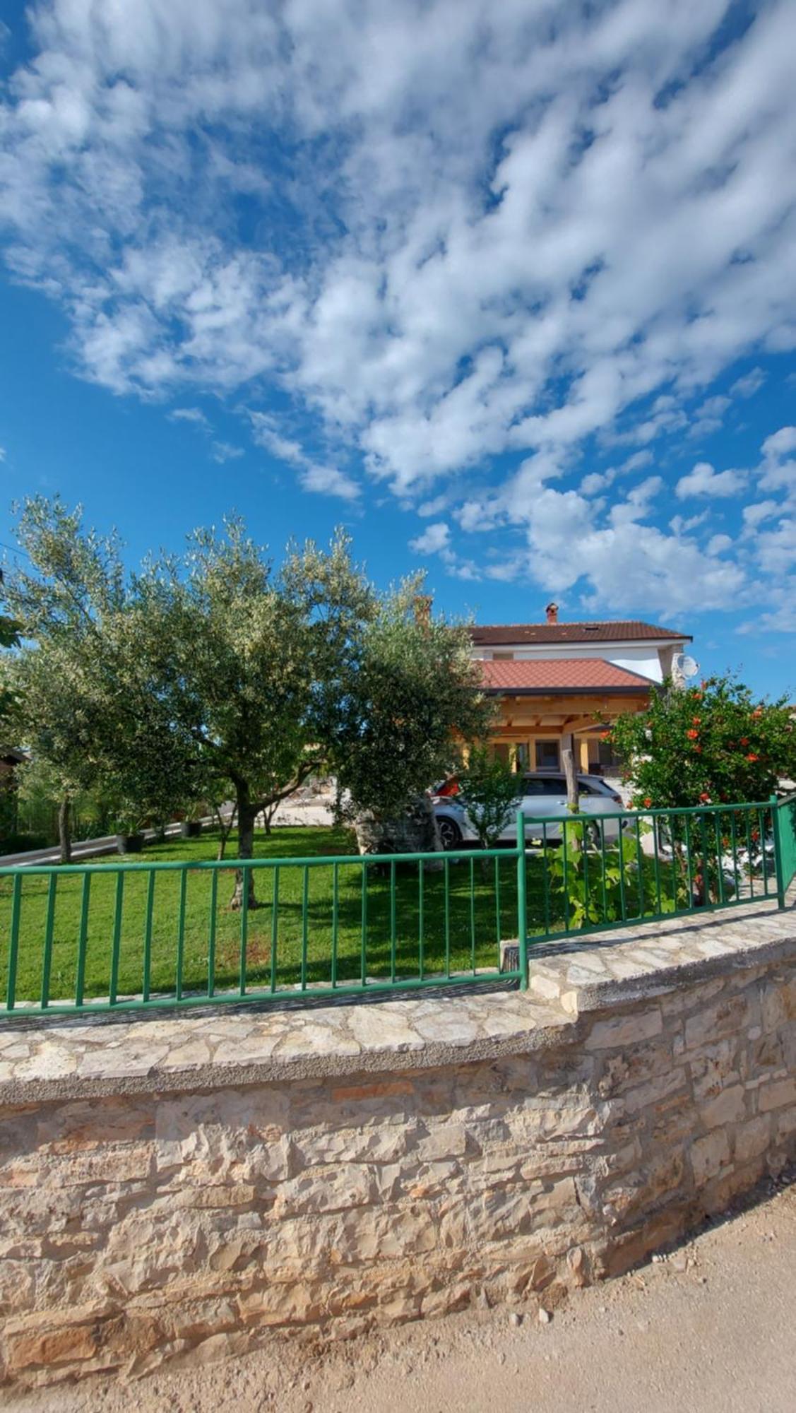 Family Apartment Cathy Galižana Buitenkant foto